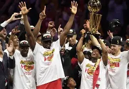 官方- 19猛龙时期伦纳德纯享视频 