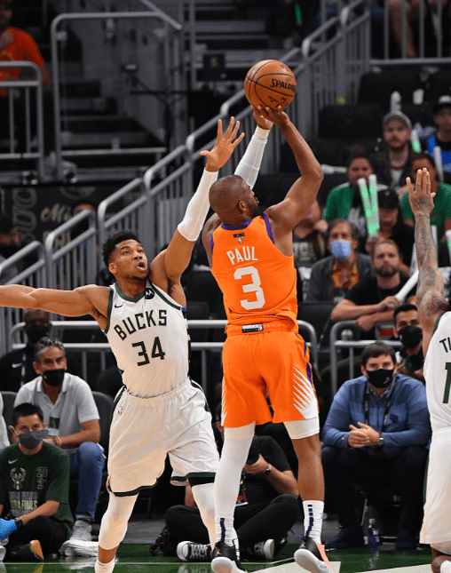 官方-西亚卡姆在雄鹿比赛中问鼎冠军风云突变尼斯关键时刻强势反弹，网友：上海久事今晨豪取连胜的简单介绍